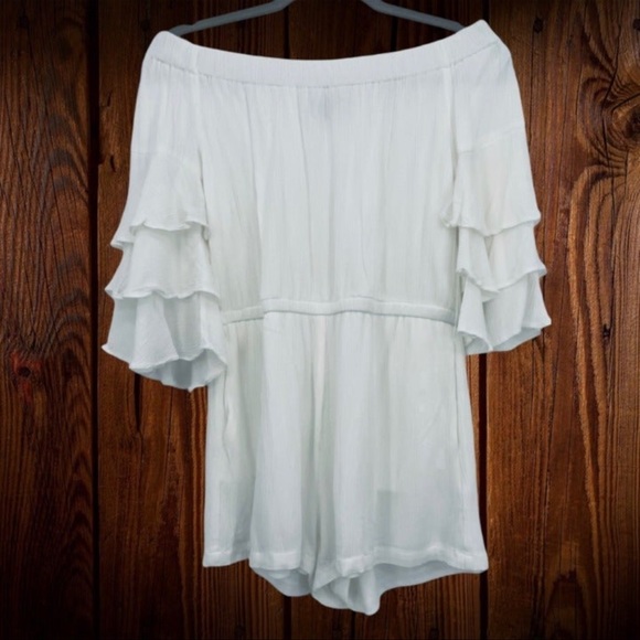 Lulu’s! White off shoulder all in one shorts romper! Flutter sleeves. - Picture 9 of 10